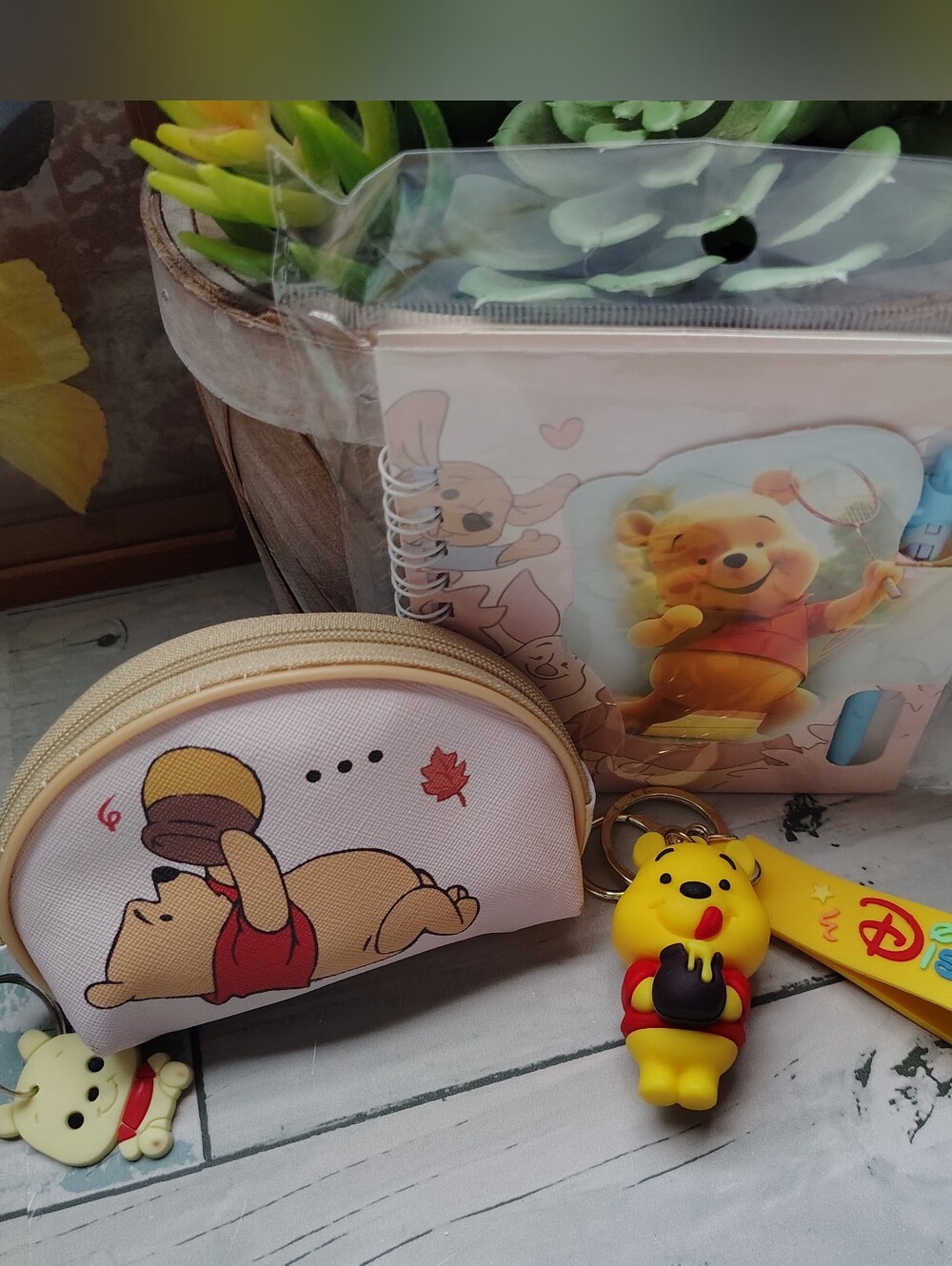 🍯Winnie The Pooh "Pooh" Gift Set (Keychain/Coin Pouch/Notepad)